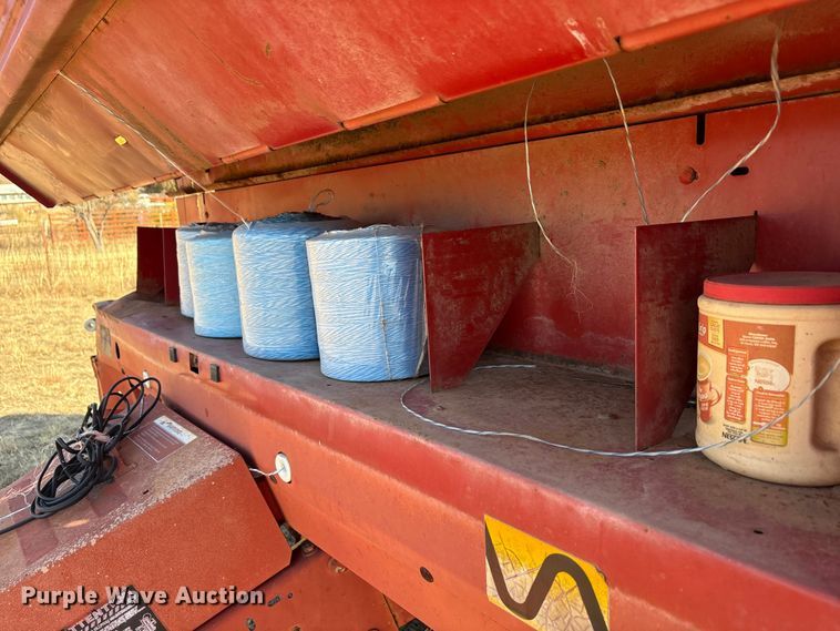 image for item EA7756 New holland 660 round baler