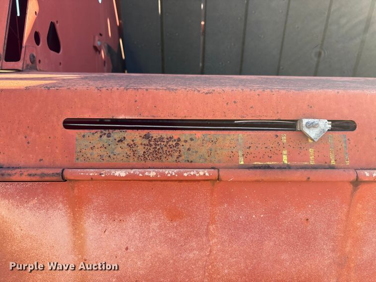 image for item EA7756 New holland 660 round baler