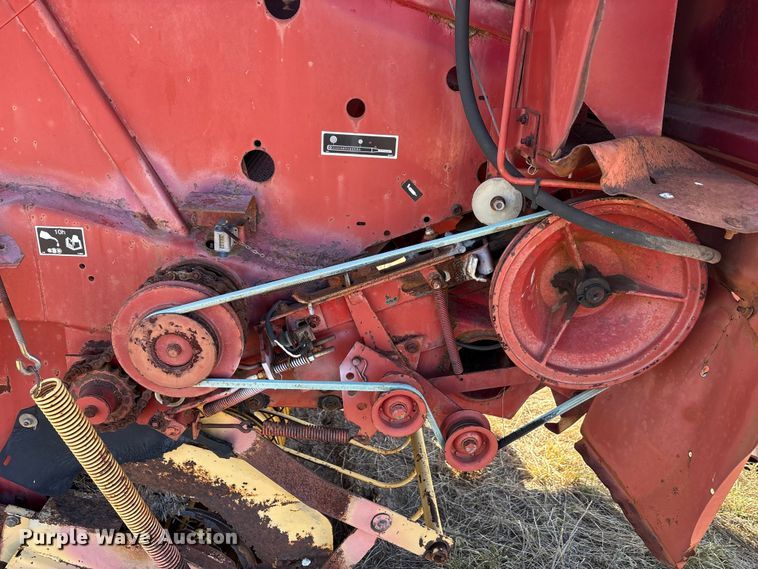 image for item EA7756 New holland 660 round baler