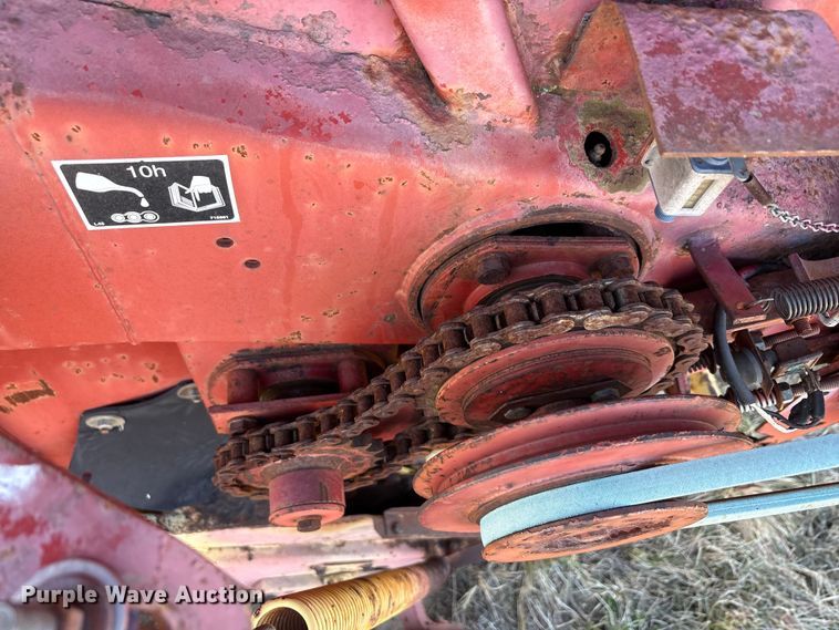 image for item EA7756 New holland 660 round baler