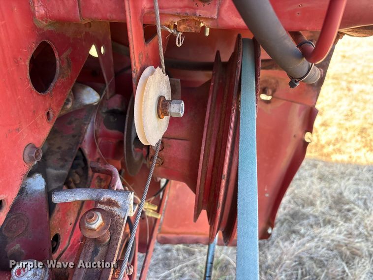 image for item EA7756 New holland 660 round baler