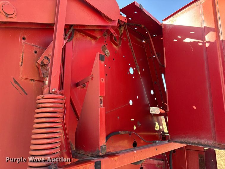 image for item EA7756 New holland 660 round baler