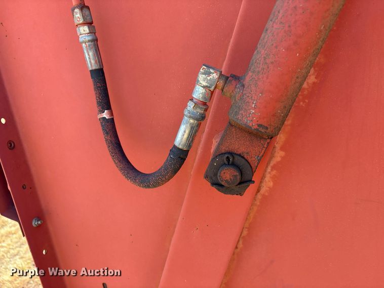 image for item EA7756 New holland 660 round baler