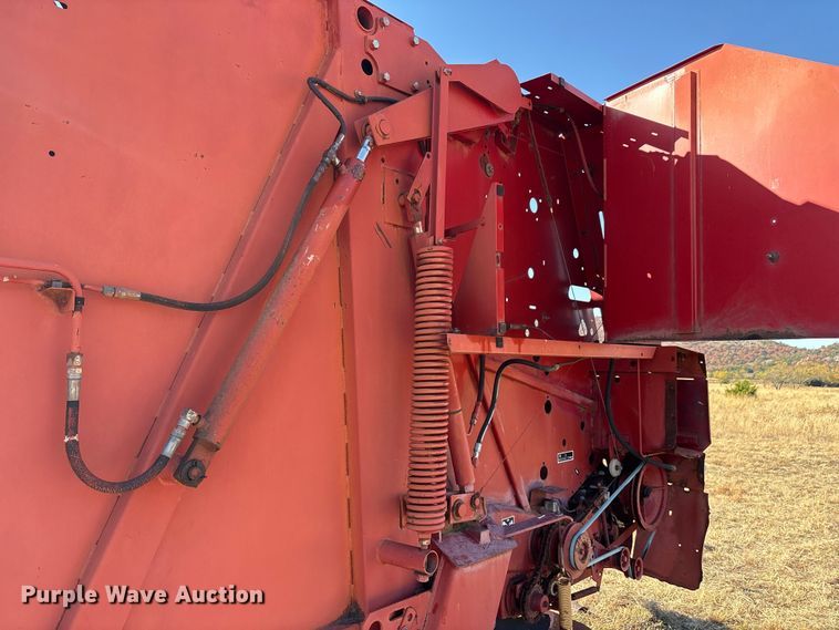 image for item EA7756 New holland 660 round baler