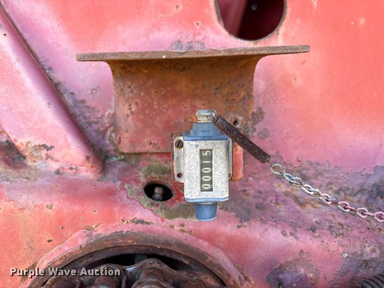 image for item EA7756 New holland 660 round baler