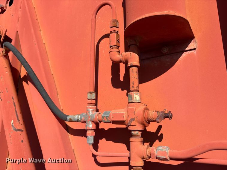 image for item EA7756 New holland 660 round baler