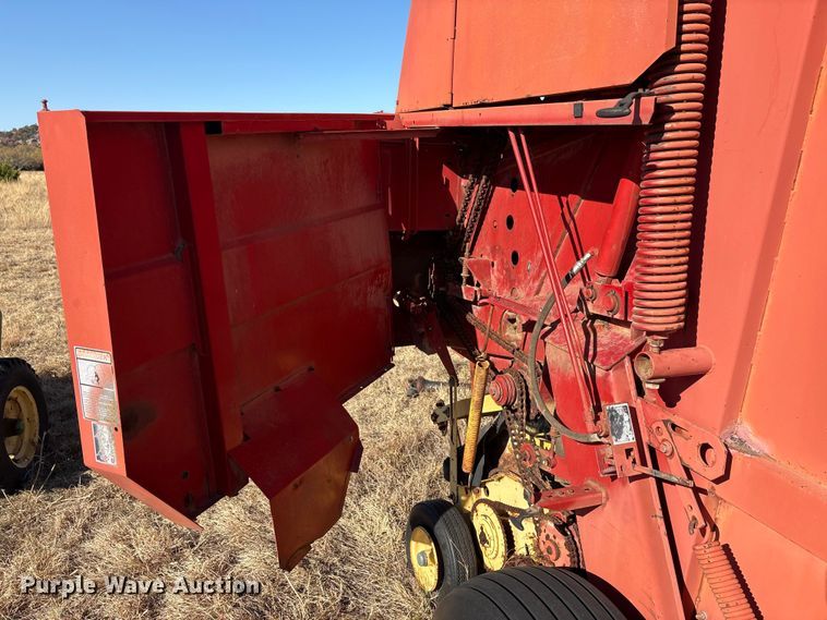 image for item EA7756 New holland 660 round baler