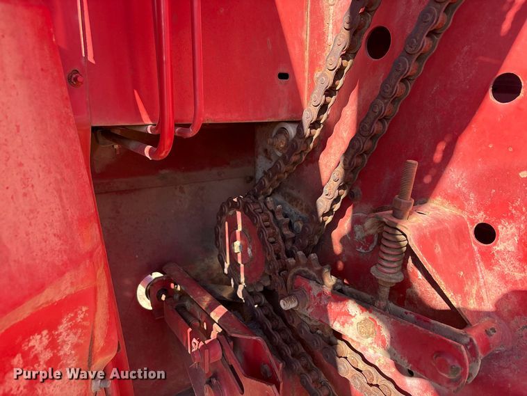 image for item EA7756 New holland 660 round baler