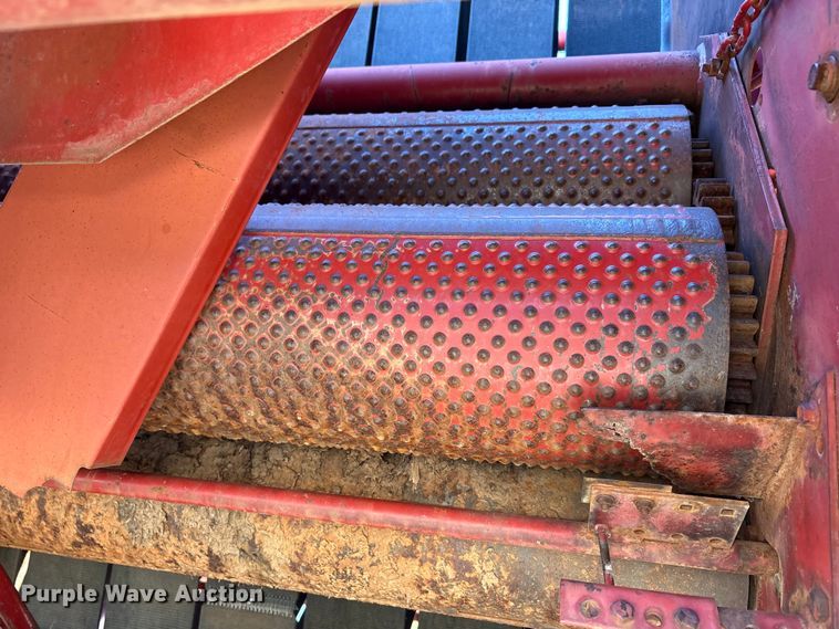 image for item EA7756 New holland 660 round baler