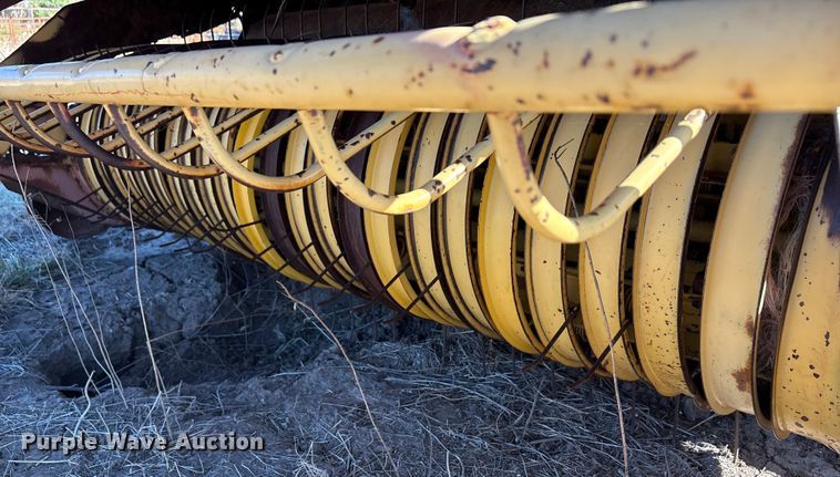 image for item EA7756 New holland 660 round baler