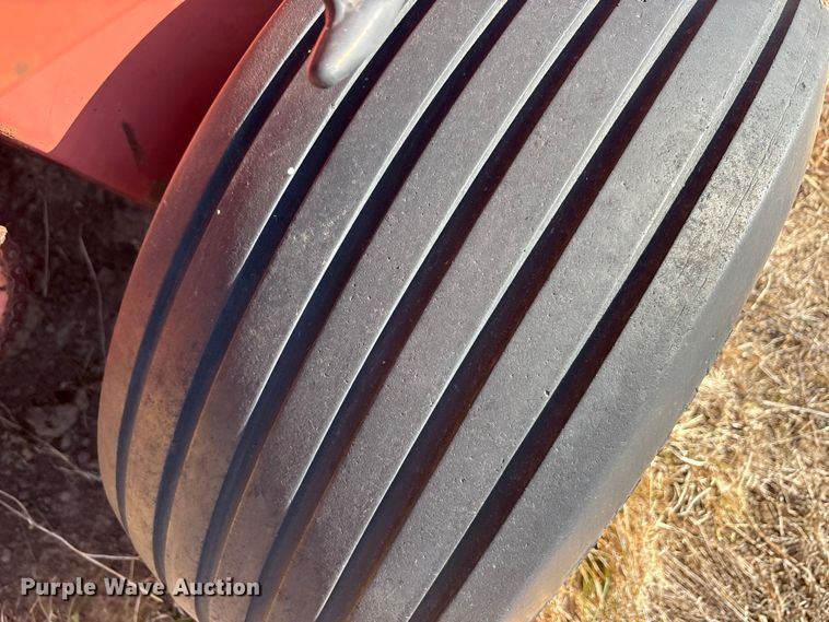 image for item EA7756 New holland 660 round baler