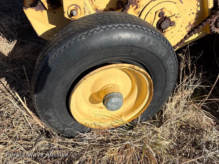 image for item EA7756 New holland 660 round baler