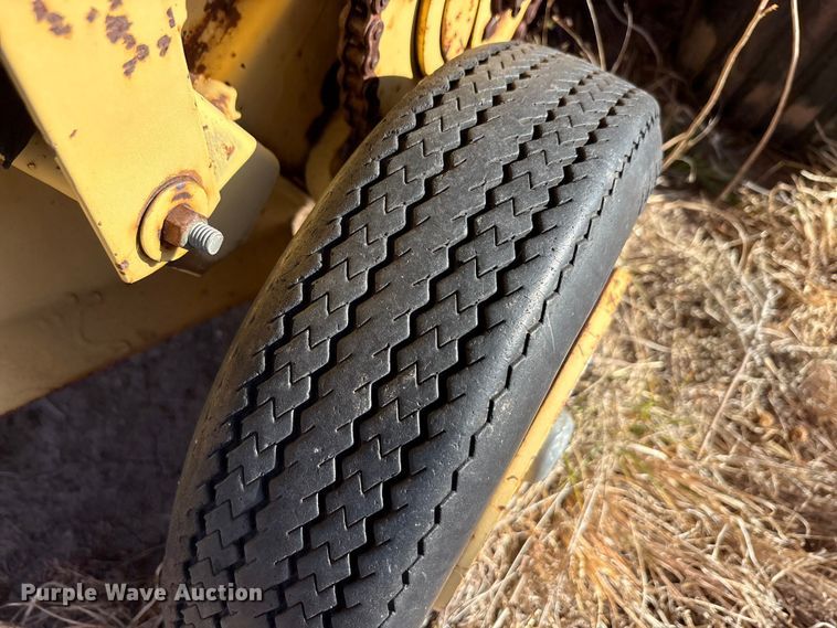 image for item EA7756 New holland 660 round baler