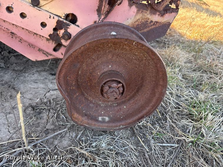 image for item EA7756 New holland 660 round baler