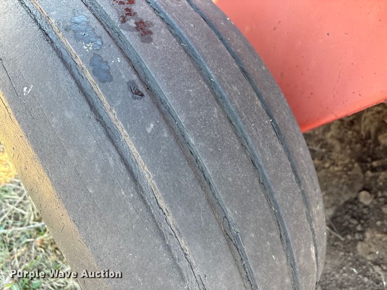 image for item EA7756 New holland 660 round baler