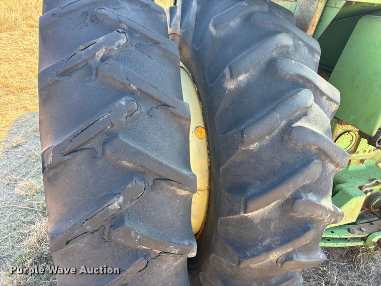 image for item EA7758 John Deere 4620 tractor