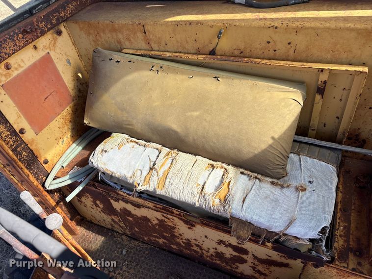 image for item EA7765 1959 Allis-Chambers 145 motor grader