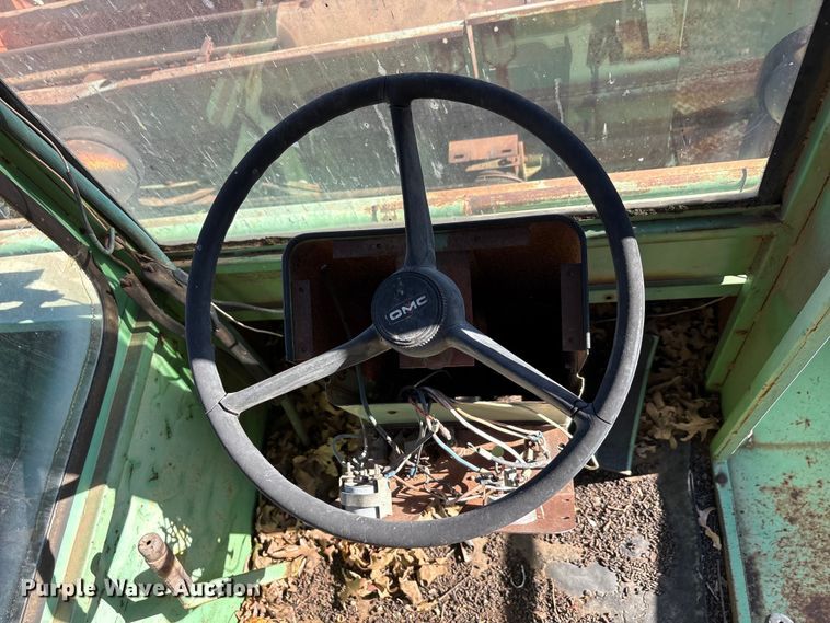 image for item EA7767 Owatonna 275 swather / windrower