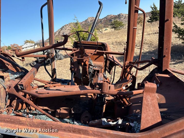 image for item EA7768 New Holland TS110 tractor