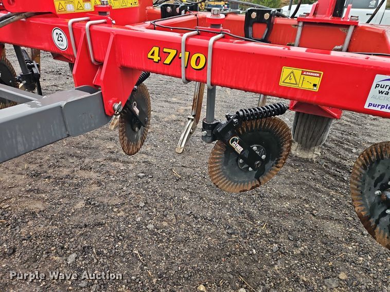 image for item EB8416 2016 Agco Corporation Sunflower 4710 in-line ripper