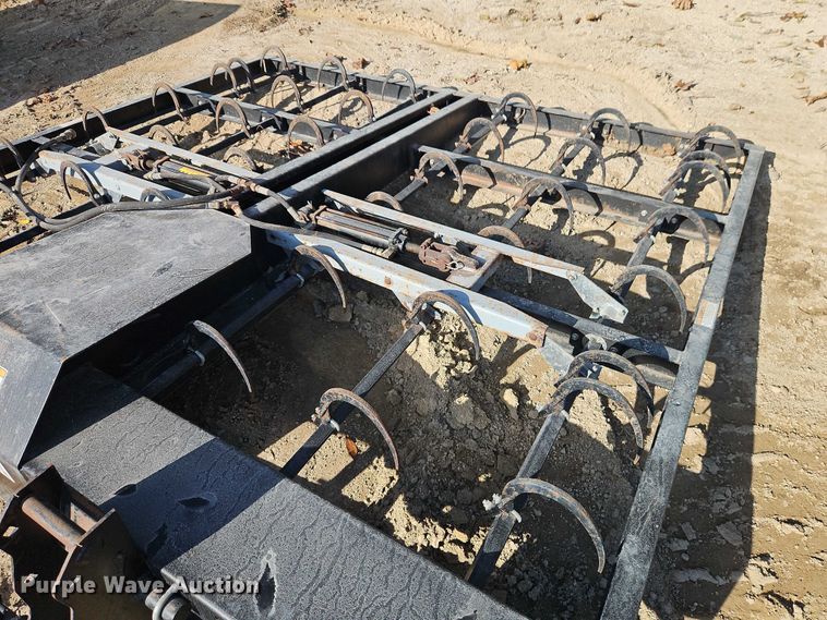 image for item EB8429 Hoelscher 108 bale accumulator grapple