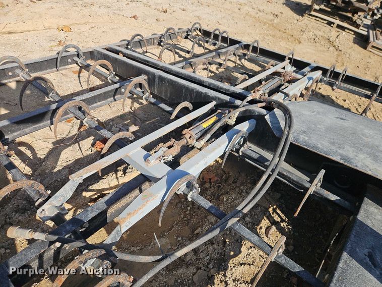 image for item EB8429 Hoelscher 108 bale accumulator grapple