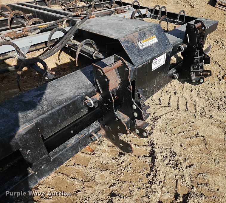 image for item EB8429 Hoelscher 108 bale accumulator grapple