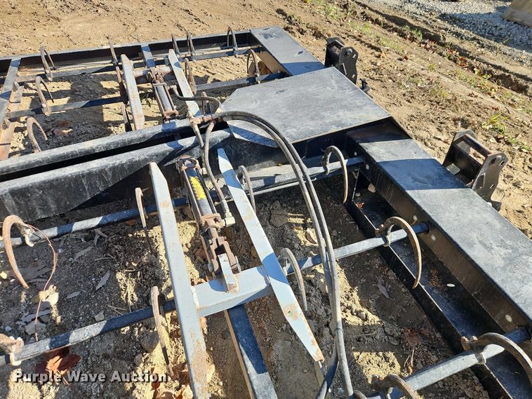 image for item EB8429 Hoelscher 108 bale accumulator grapple