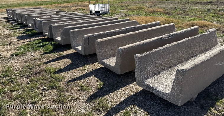 image for item EC4457 (13) feed bunks