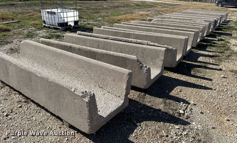 image for item EC4457 (13) feed bunks