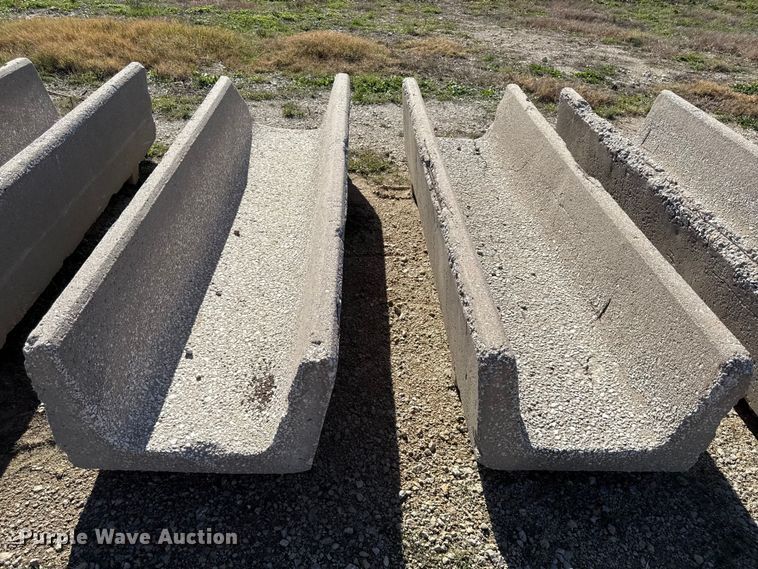 image for item EC4457 (13) feed bunks