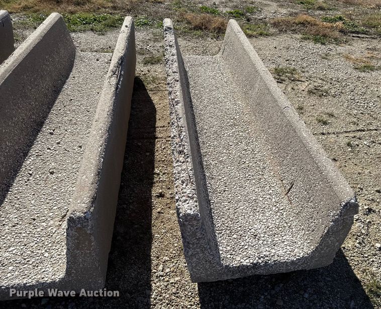 image for item EC4457 (13) feed bunks