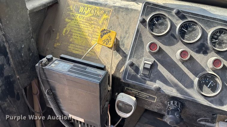 image for item ED2355 1994 Ag-Chem Terra-Gator 1844 spreader