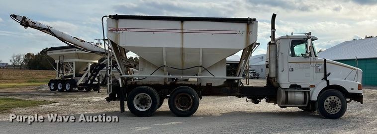 image for item ED2356 1995 WhiteGMC fertilizer delivery truck