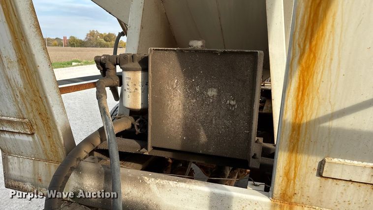 image for item ED2356 1995 WhiteGMC fertilizer delivery truck