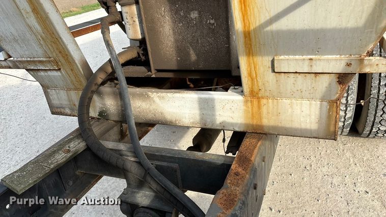 image for item ED2356 1995 WhiteGMC fertilizer delivery truck