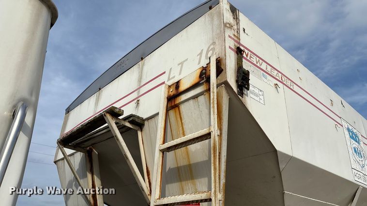 image for item ED2356 1995 WhiteGMC fertilizer delivery truck