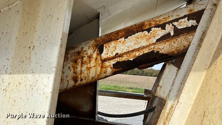 image for item ED2356 1995 WhiteGMC fertilizer delivery truck