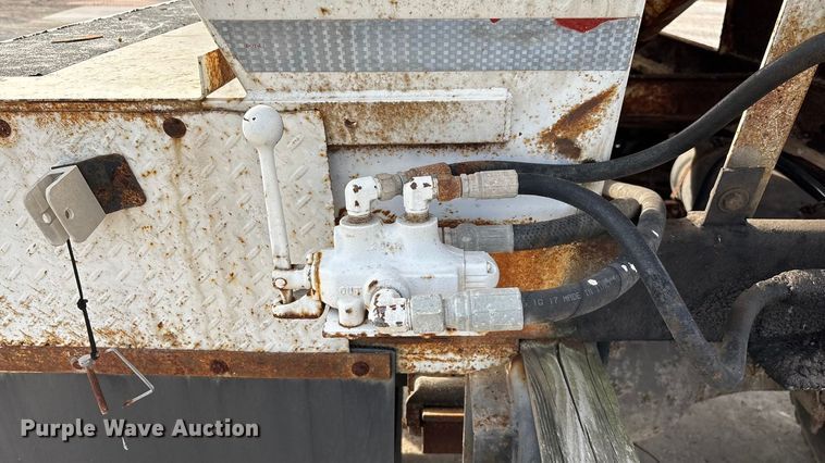 image for item ED2356 1995 WhiteGMC fertilizer delivery truck