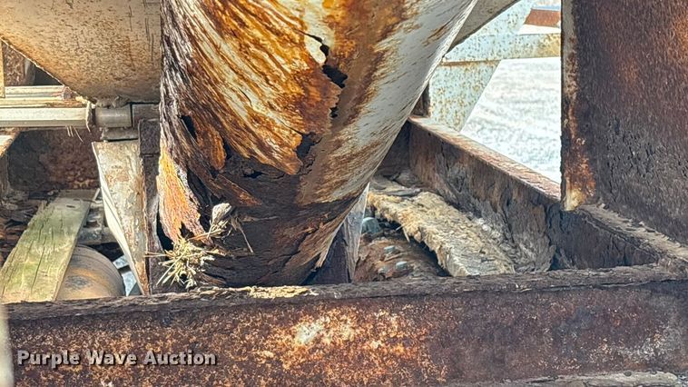 image for item ED2356 1995 WhiteGMC fertilizer delivery truck