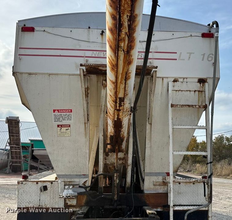 image for item ED2356 1995 WhiteGMC fertilizer delivery truck