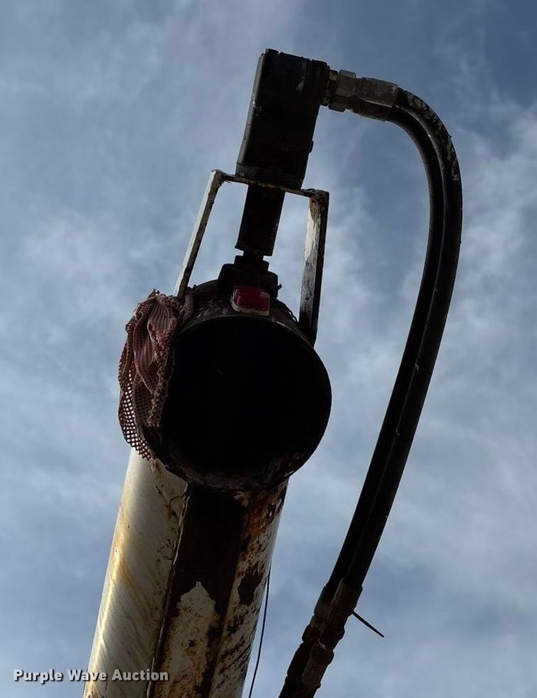 image for item ED2356 1995 WhiteGMC fertilizer delivery truck