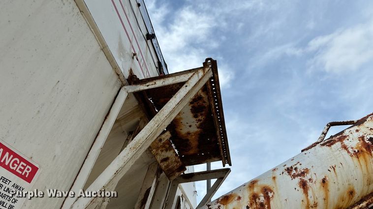 image for item ED2356 1995 WhiteGMC fertilizer delivery truck