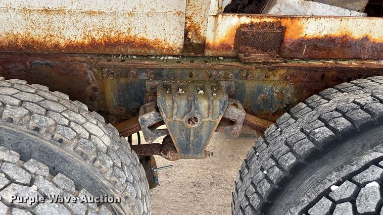 image for item ED2356 1995 WhiteGMC fertilizer delivery truck