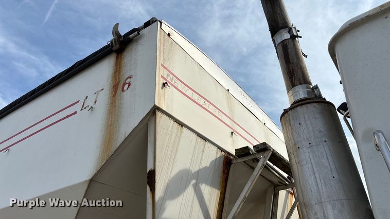 image for item ED2356 1995 WhiteGMC fertilizer delivery truck