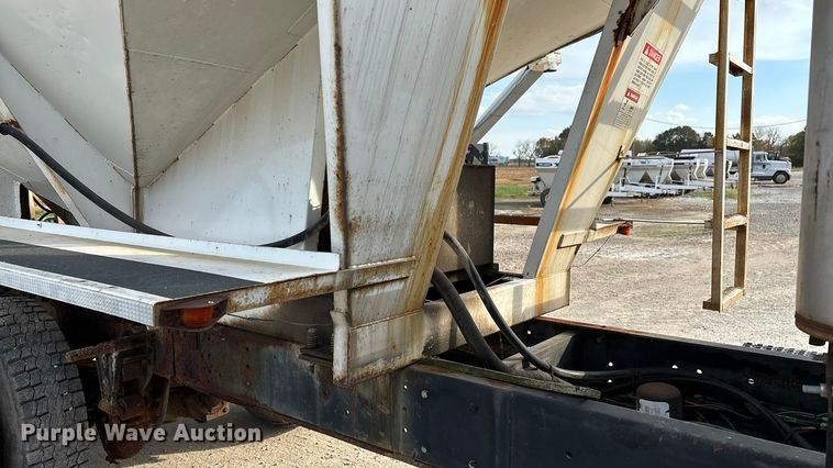 image for item ED2356 1995 WhiteGMC fertilizer delivery truck