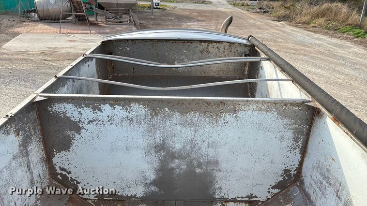 image for item ED2356 1995 WhiteGMC fertilizer delivery truck