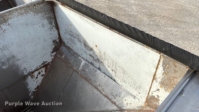 image for item ED2356 1995 WhiteGMC fertilizer delivery truck