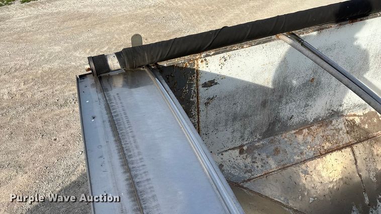 image for item ED2356 1995 WhiteGMC fertilizer delivery truck