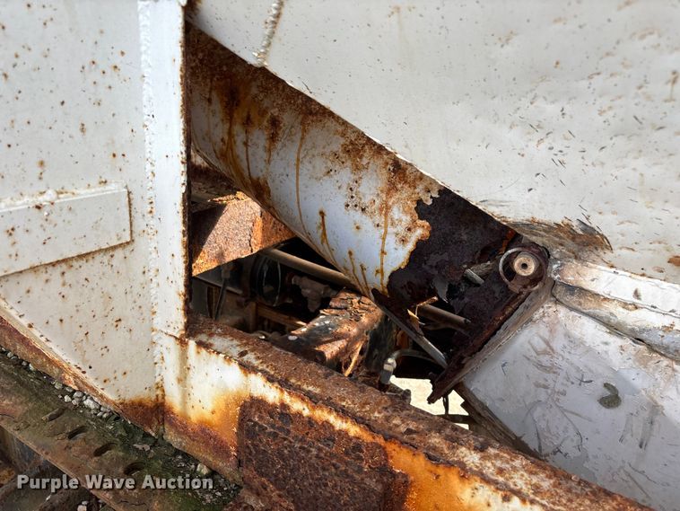 image for item ED2356 1995 WhiteGMC fertilizer delivery truck